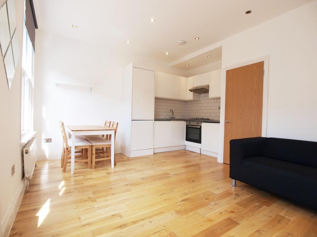 Hornsey Road, Finsbury Park, N19 2 bed flat - £2,000 pcm (£462 pw)