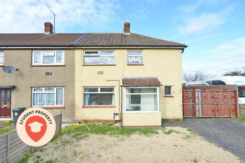 4 bedroom semi-detached house to rent, Station Road, Filton