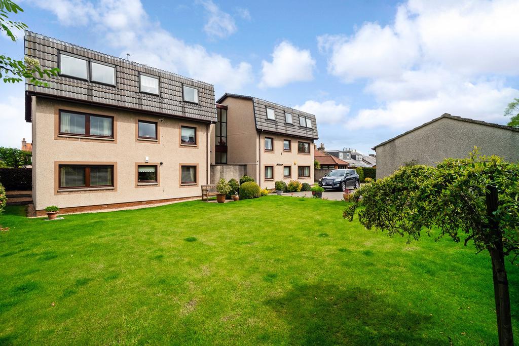 Elgin Street, Kirkcaldy, KY2 2 bed flat £105,000