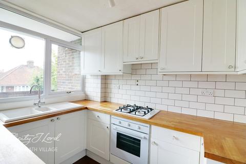 Flat 19, St James Court Wricklemarsh Road, London, SE3 0NE