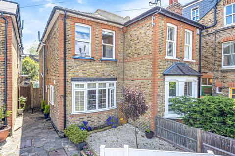22 Rowlls Road, Kingston Upon Thames, KT1 3ET