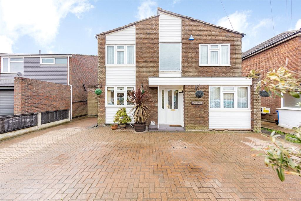 Essex Close, Romford, RM7 4 bed detached house £600,000
