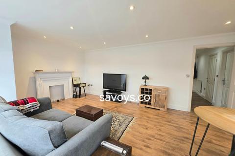 2 bedroom flat to rent, Summit Court, Moon Lane, Barnet