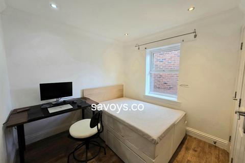 2 bedroom flat to rent, Summit Court, Moon Lane, Barnet