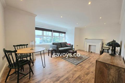 2 bedroom flat to rent, Summit Court, Moon Lane, Barnet