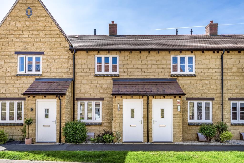 Woodstock, Oxfordshire, OX20 2 bed terraced house £185,000
