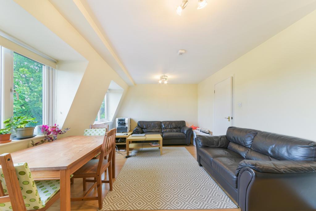 One Bedroom Flat Moments from Wimbledon Park
