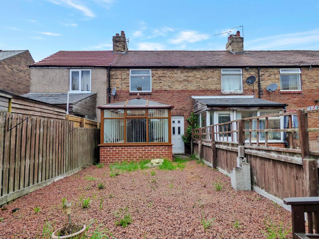 Queens Gardens, Annitsford... 2 bed terraced house £60,000