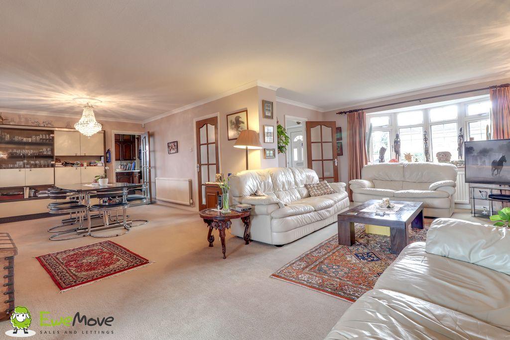 Blandford Avenue, Luton LU2 7AY 4 bed detached house £550,000