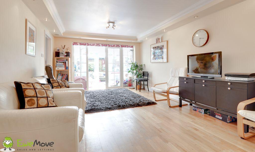 Chalfont Way, Luton LU2 9RG 4 bed detached house £375,000