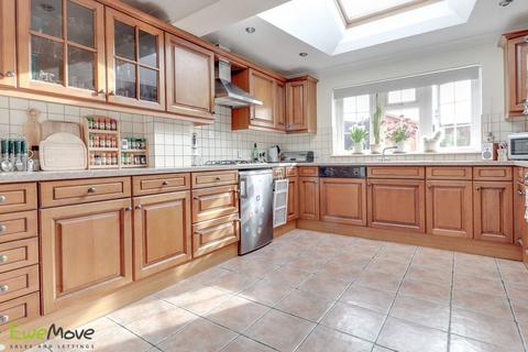 1 Chalfont Way, Luton, LU2 9RG