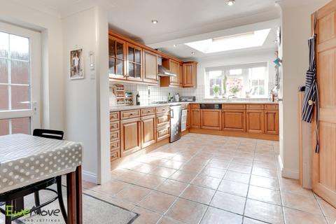 1 Chalfont Way, Luton, LU2 9RG