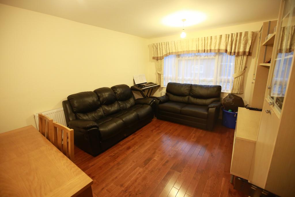 One bedroom ground floor flat to let