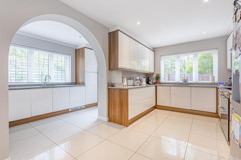 1 Draven Close, Bromley, BR2 7PN