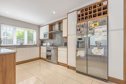 1 Draven Close, Bromley, BR2 7PN