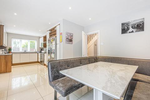 1 Draven Close, Bromley, BR2 7PN