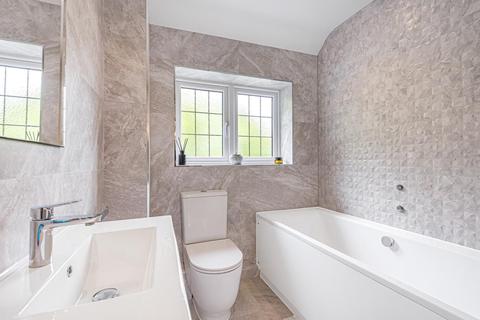 1 Draven Close, Bromley, BR2 7PN