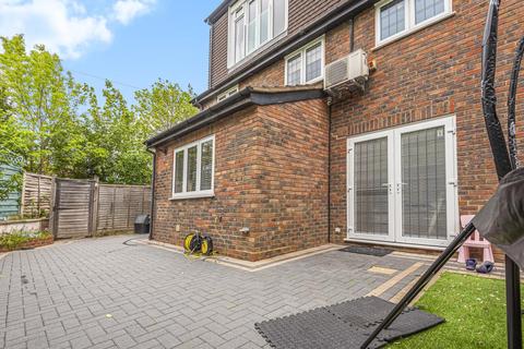 1 Draven Close, Bromley, BR2 7PN