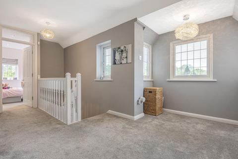 1 Draven Close, Bromley, BR2 7PN
