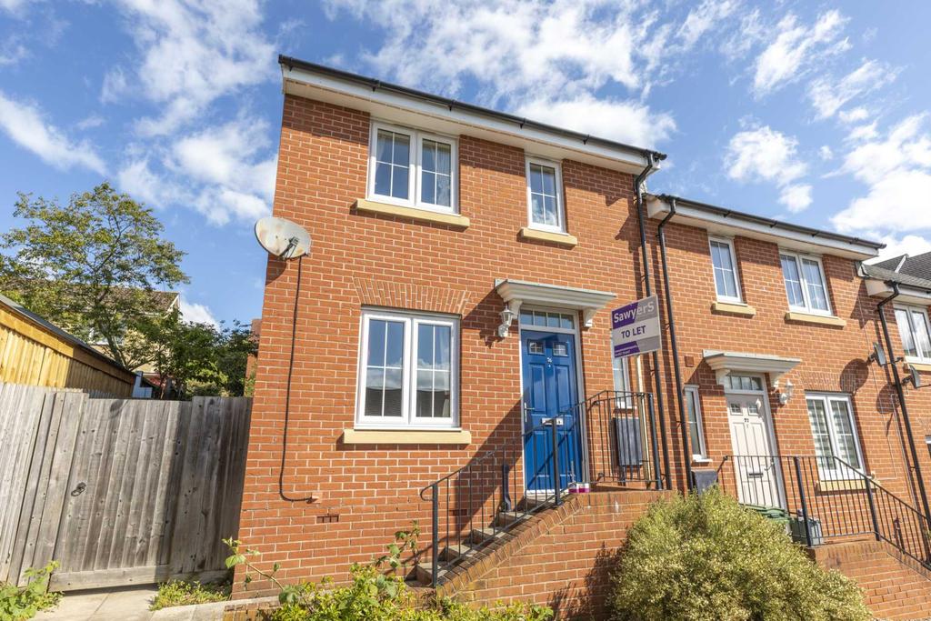 Jack Russell Close, Stroud 3 bed end of terrace house £875 pcm (£202 pw)