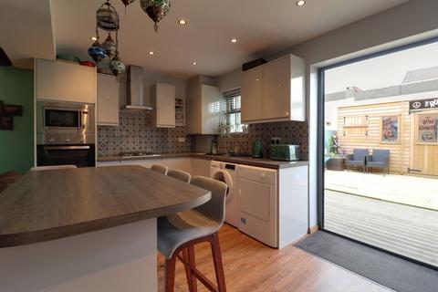 14 Gateways, Wakefield, WF1 2LZ