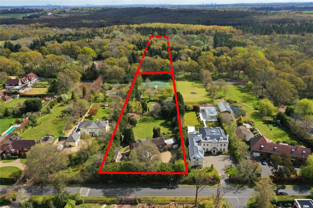 Princes Drive, Oxshott, Leatherhead., Surrey, KT22 5 bed detached house