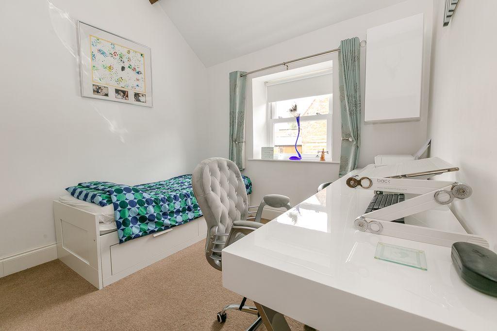 Bedroom 2 (Double)