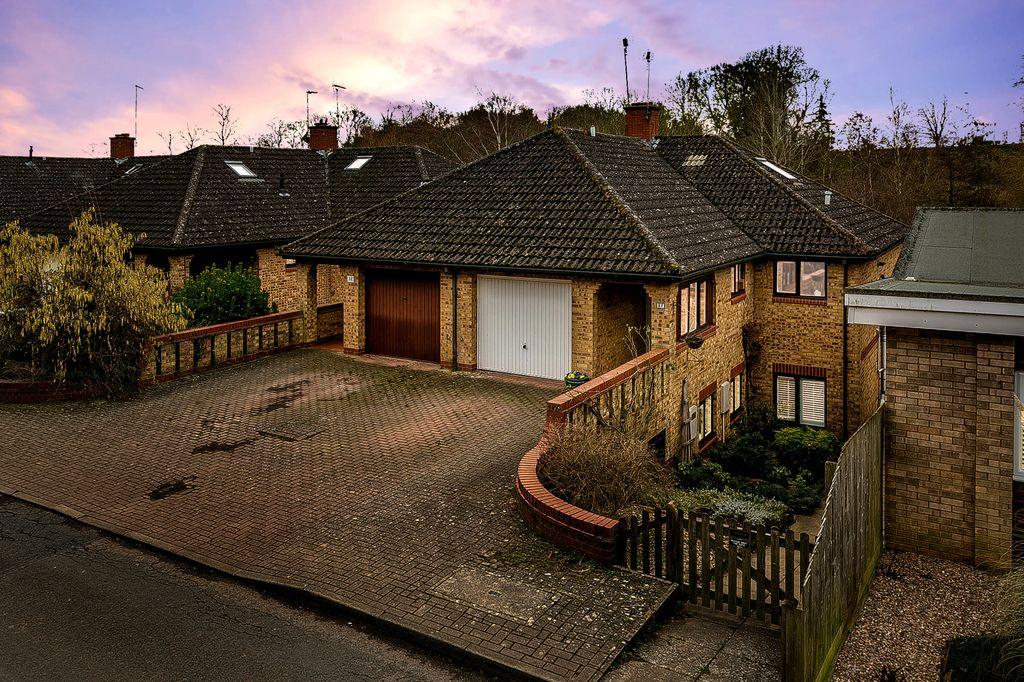 Spring Back Way, Uppingham LE15 9TT 4 bed semidetached house £490,000
