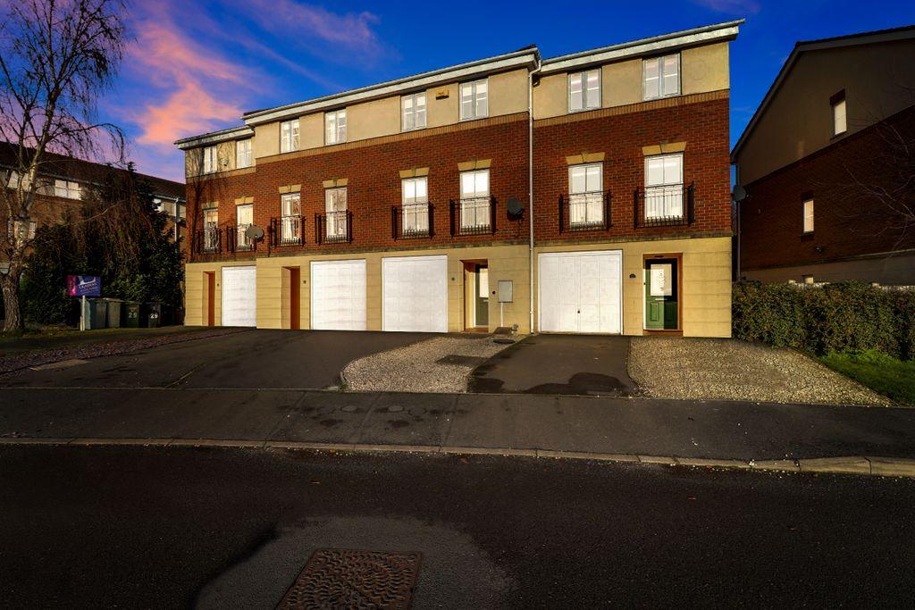 Kilburn End, Oakham LE15 6LW 3 bed end of terrace house £225,000