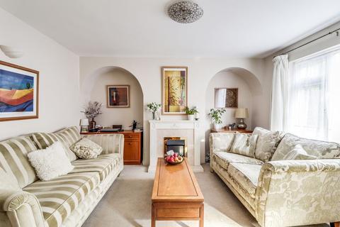 16 Ash Road, Rochester, ME2 2JL