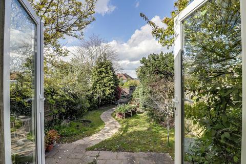 16 Ash Road, Rochester, ME2 2JL