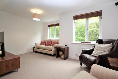 6 Gemini Close, Cheltenham, GL51 0FF
