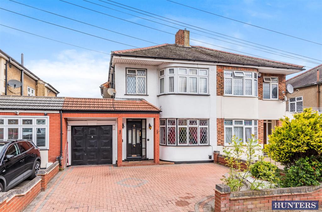 Ainsley Avenue, Romford, RM7 9HU 3 bed semidetached house £455,000