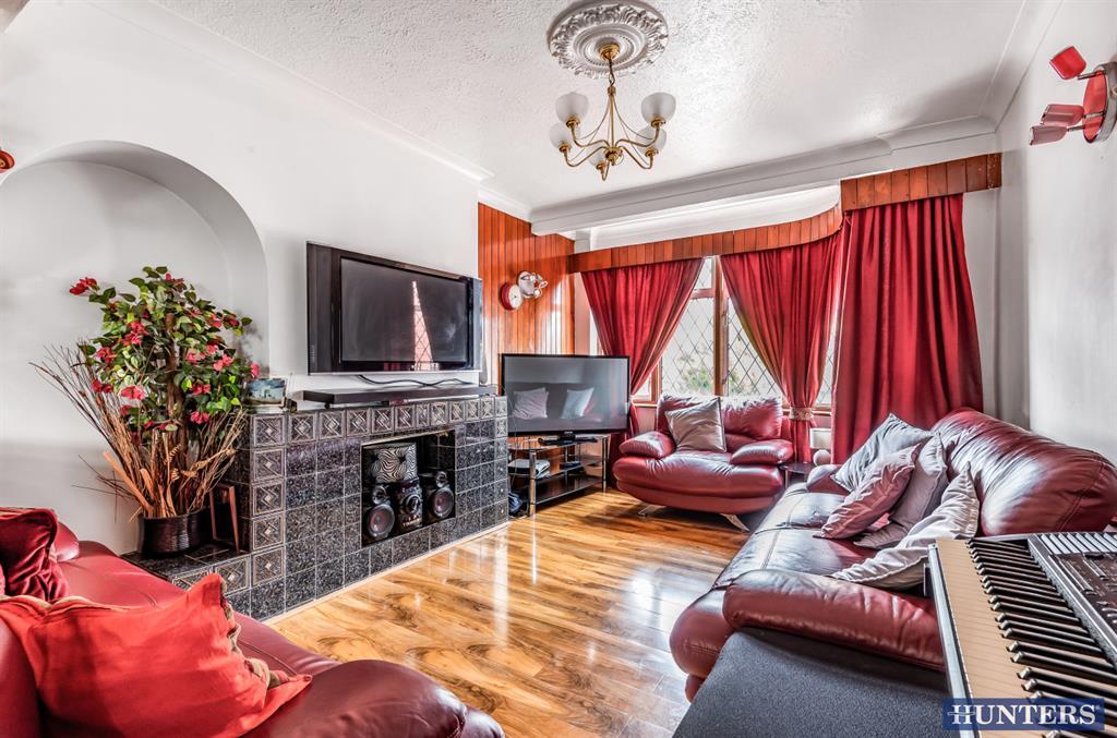 Ainsley Avenue, Romford, RM7 9HU 3 bed semidetached house £455,000
