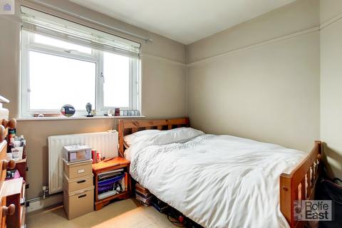 41a Chestnut Grove, London, W5 4JT