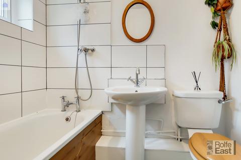 41a Chestnut Grove, London, W5 4JT
