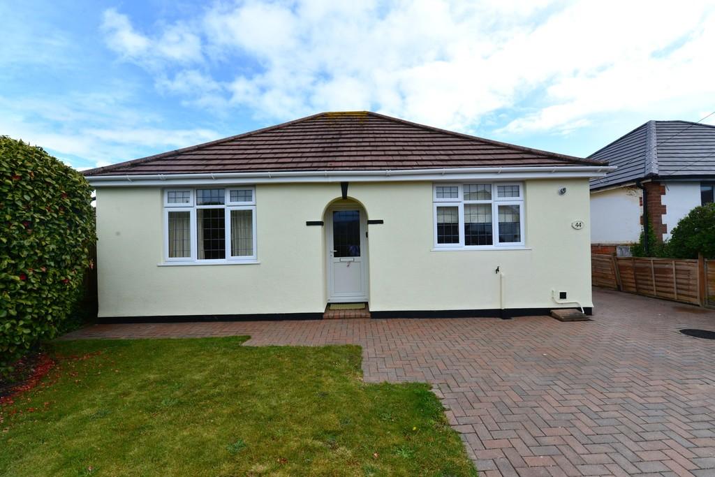 Lavender Road, Hordle 2 bed detached bungalow £399,950