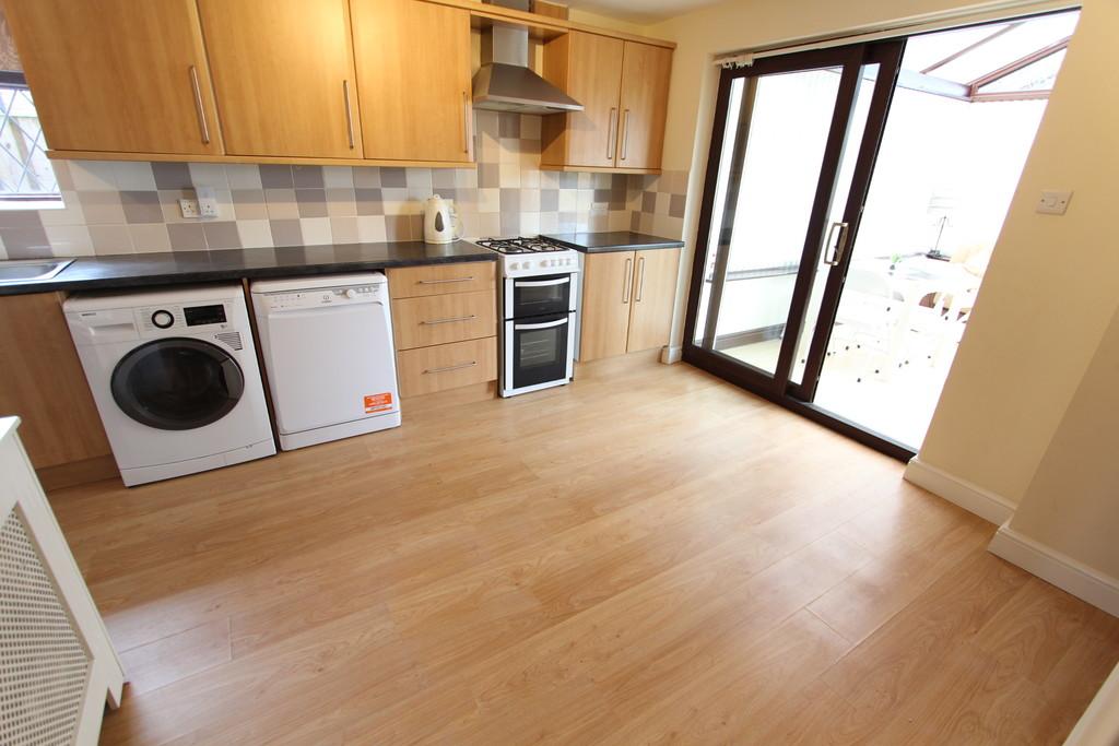 Blackstock Road, Sheffield S14 3 bed semidetached house £700 pcm (£162 pw)