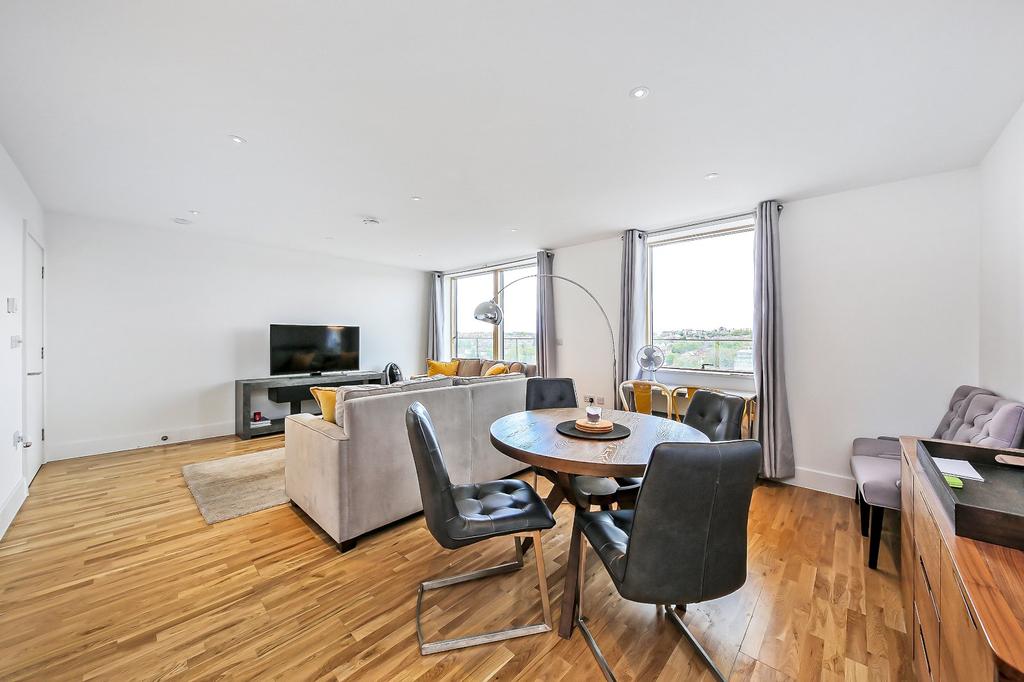Living Area/Dining