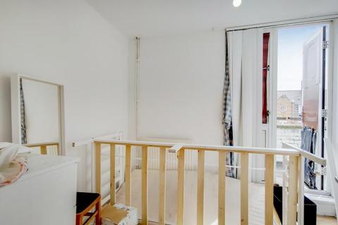 108 Solander Gardens, London, E1 0DF