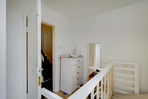 108 Solander Gardens, London, E1 0DF