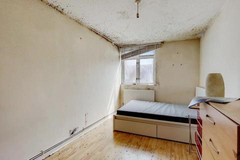 108 Solander Gardens, London, E1 0DF