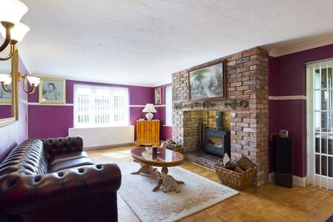 Farley Villa Farley Corner, Great Haywood, Stafford, ST18 0UD