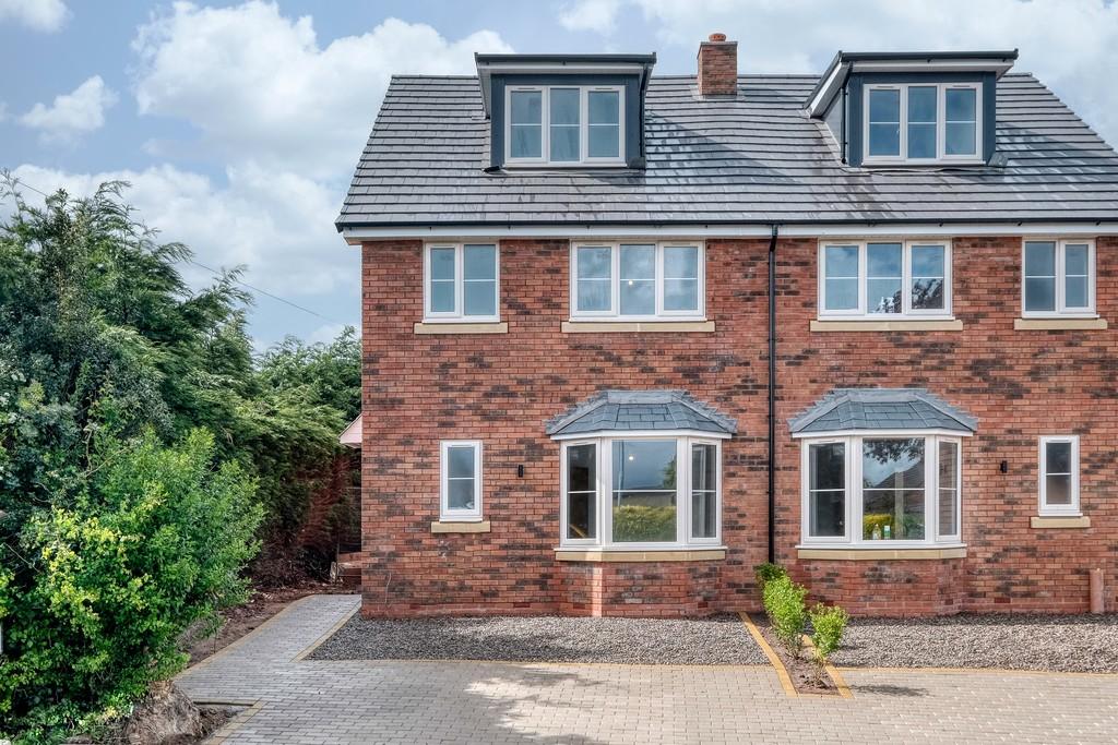 Highfield Road, Bromsgrove, B61 7BB 4 bed semidetached house £325,000