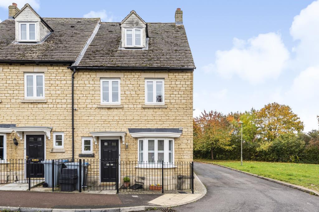 Shilton Park, Carterton, Oxfordshire, OX18 4 bed semidetached house