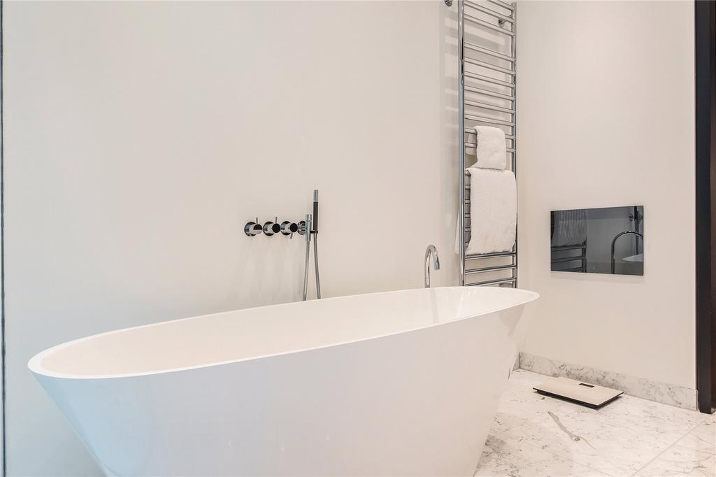 En-Suite Bathroom