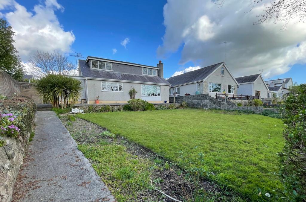 Cae Corn Hir, Caernarfon, Gwynedd, LL55 4 bed bungalow for sale £295,000