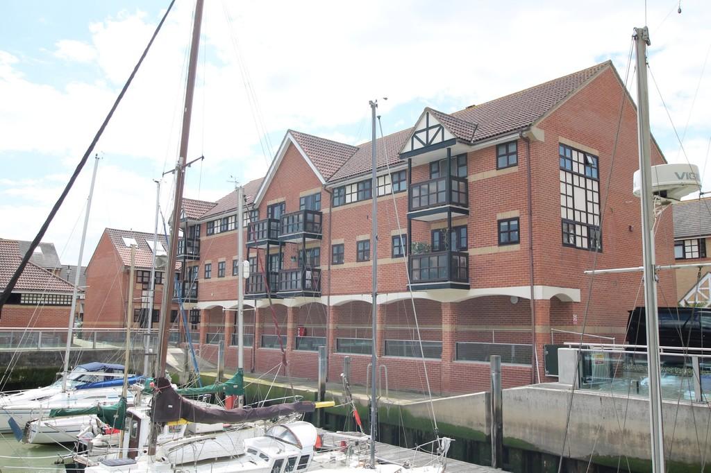 Emerald Quay, ShorehambySea 2 bed apartment £250,000