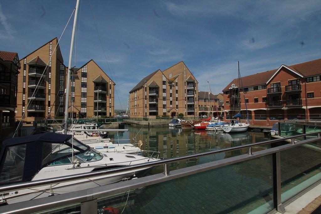Emerald Quay, ShorehambySea 2 bed apartment £250,000