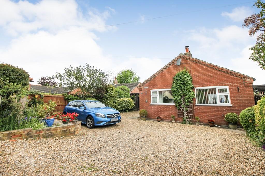 Yarmouth Road, Ellingham, Bungay 3 bed detached bungalow £335,000